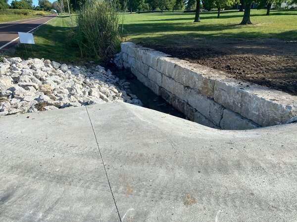 Small retaining wall for water control